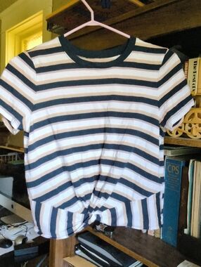 Hollister Striped Knot Hem Tee in Navy, Cream & Tan